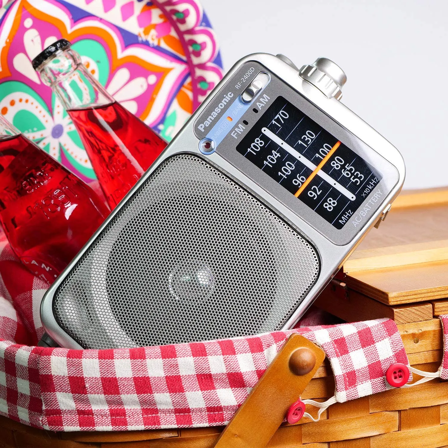 Panasonic Portable AM / FM Radio Silver   4x AA Batteries With Charger   Cloth Bundle